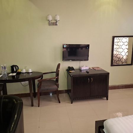 Flomi Hotel Morogoro Buitenkant foto