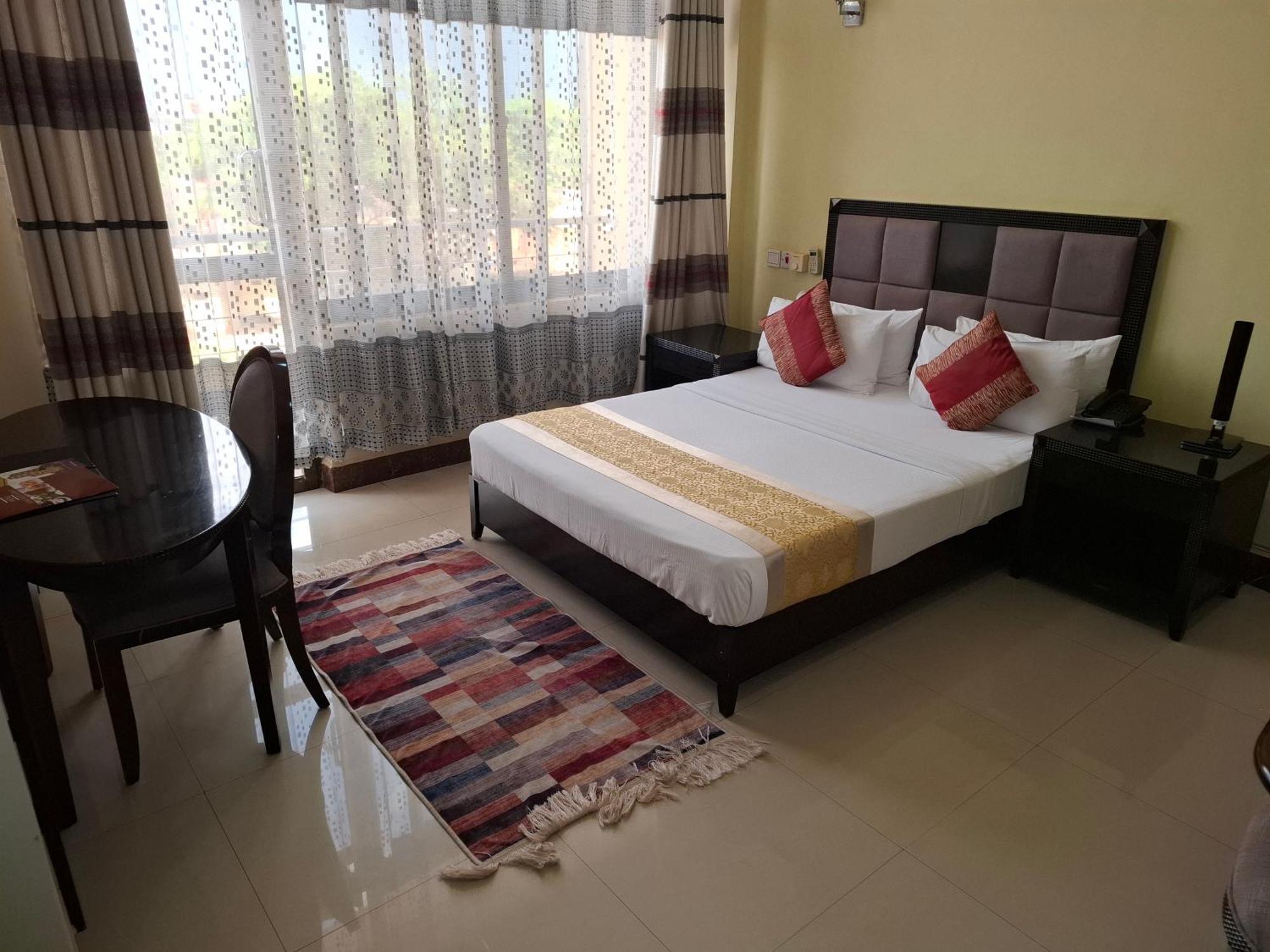 Flomi Hotel Morogoro Buitenkant foto