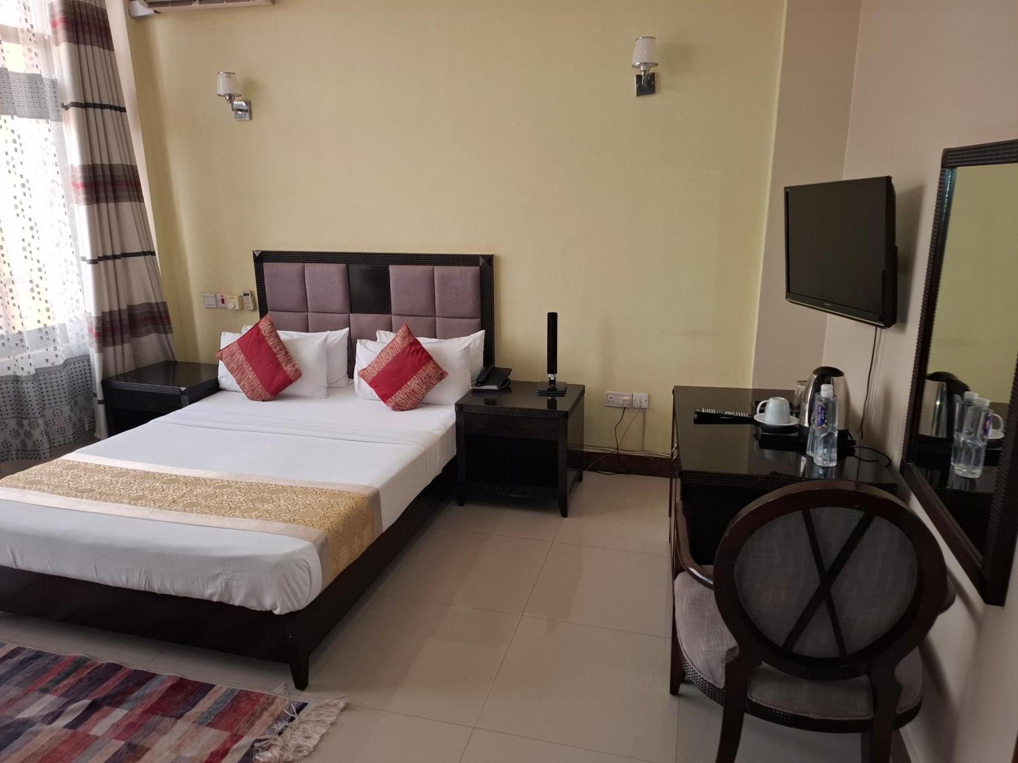 Flomi Hotel Morogoro Buitenkant foto