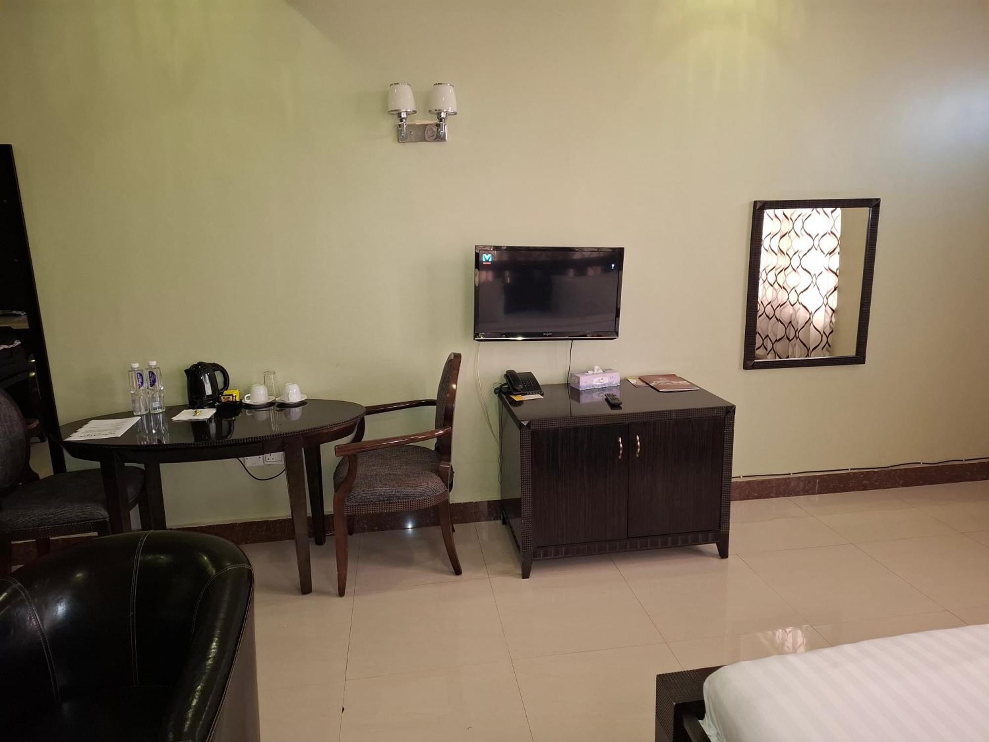 Flomi Hotel Morogoro Buitenkant foto