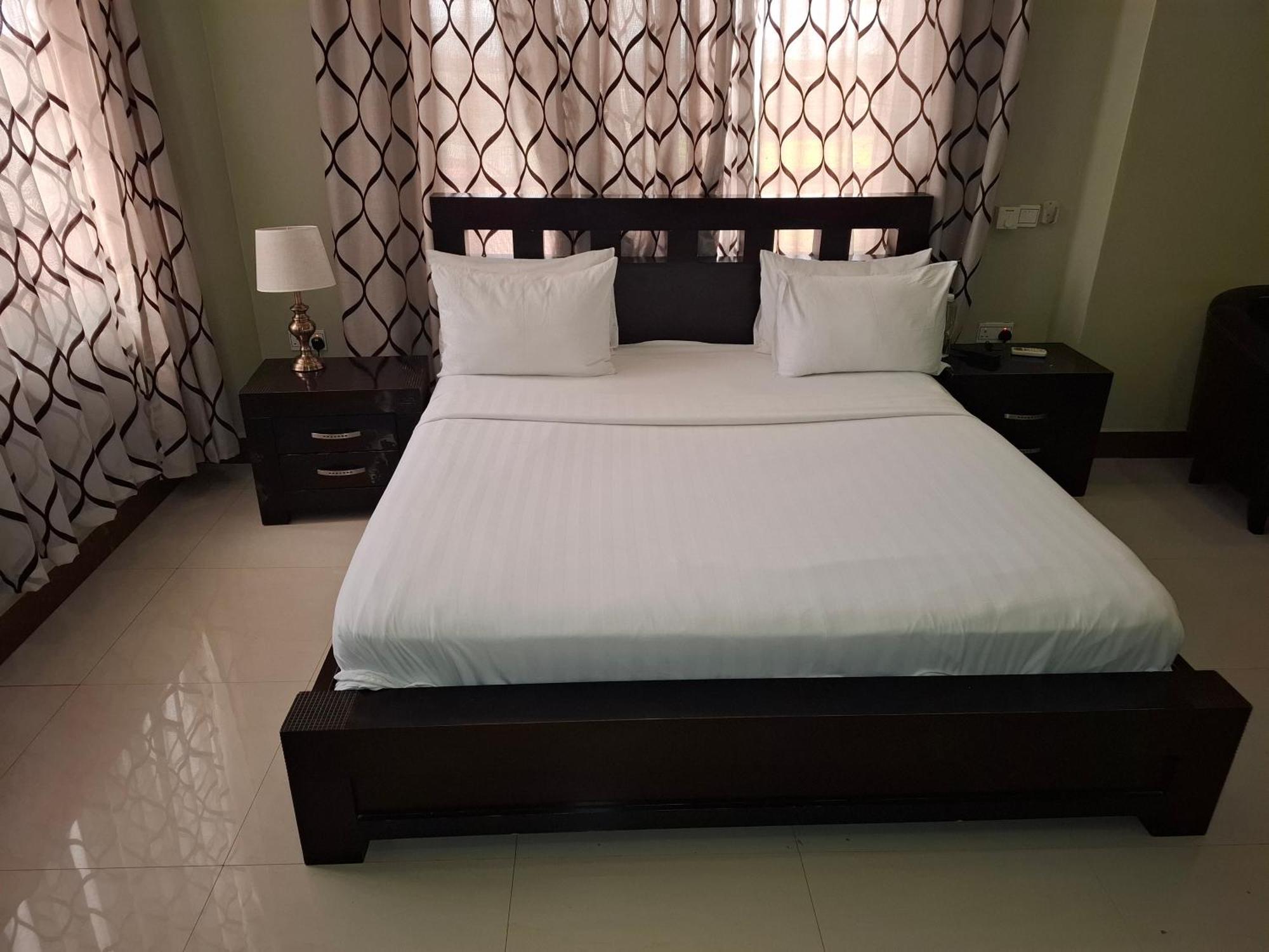 Flomi Hotel Morogoro Buitenkant foto