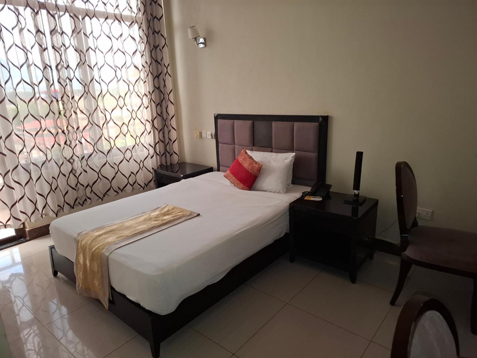 Flomi Hotel Morogoro Buitenkant foto