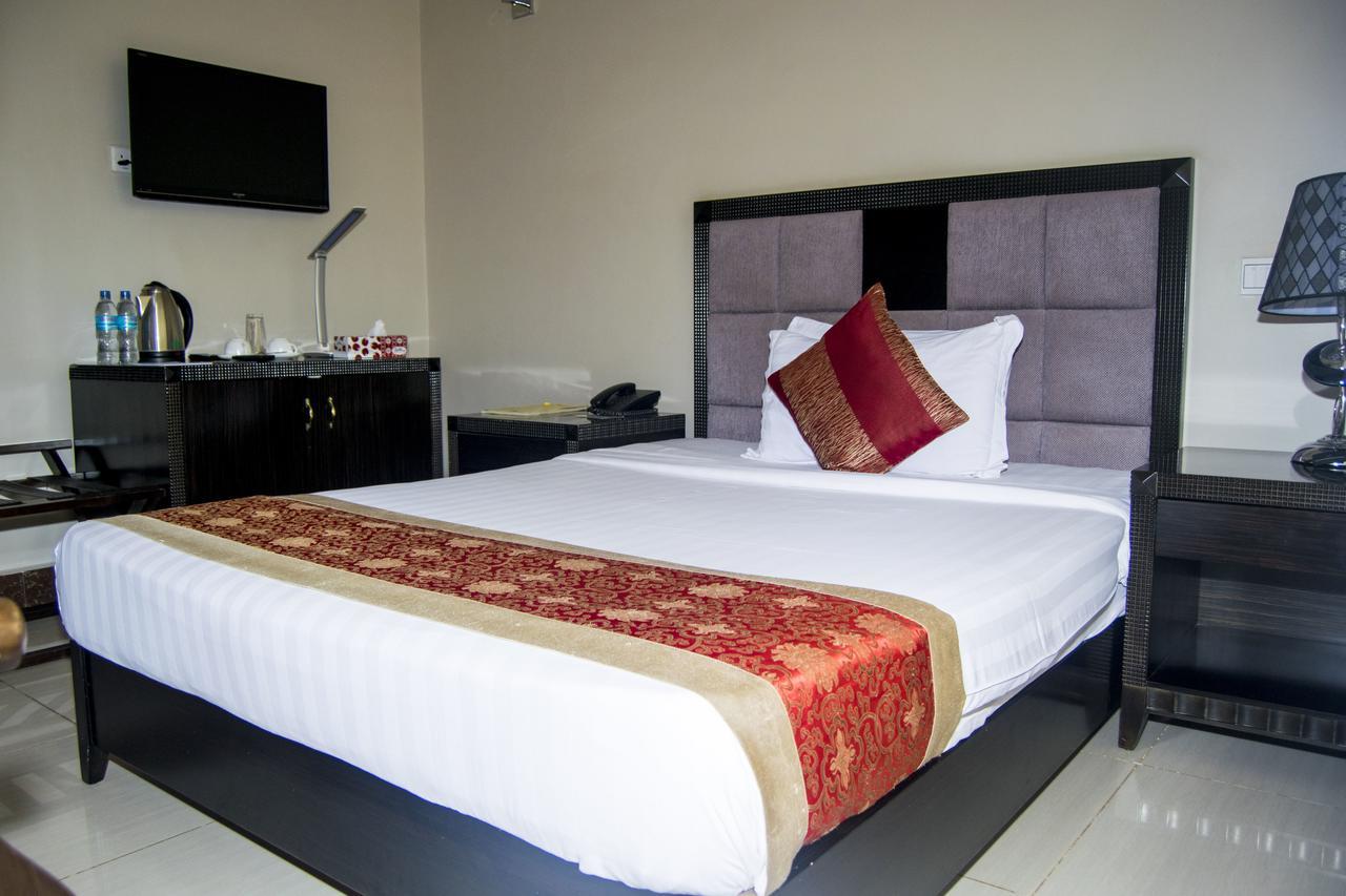 Flomi Hotel Morogoro Buitenkant foto